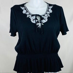 Notations Embroidered Tie Front Top Size Large